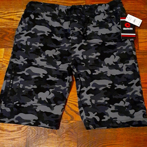2 Akademiks shorts - Picture 2 of 9